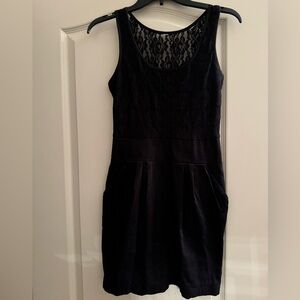 Adorable fitted mini pleated dress with pockets, size 4